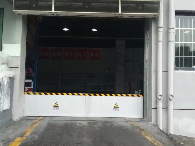 實(shí)拍庫(kù)房鋁合金擋鼠板